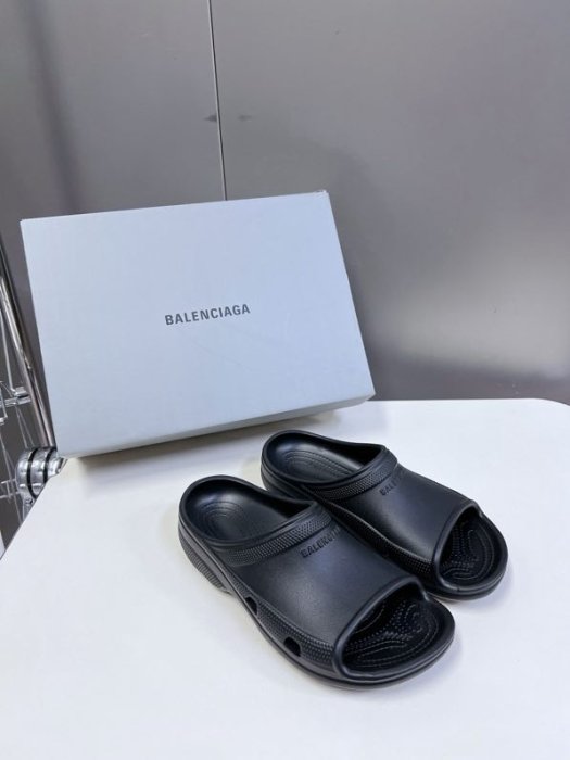 Шлепанцы женские