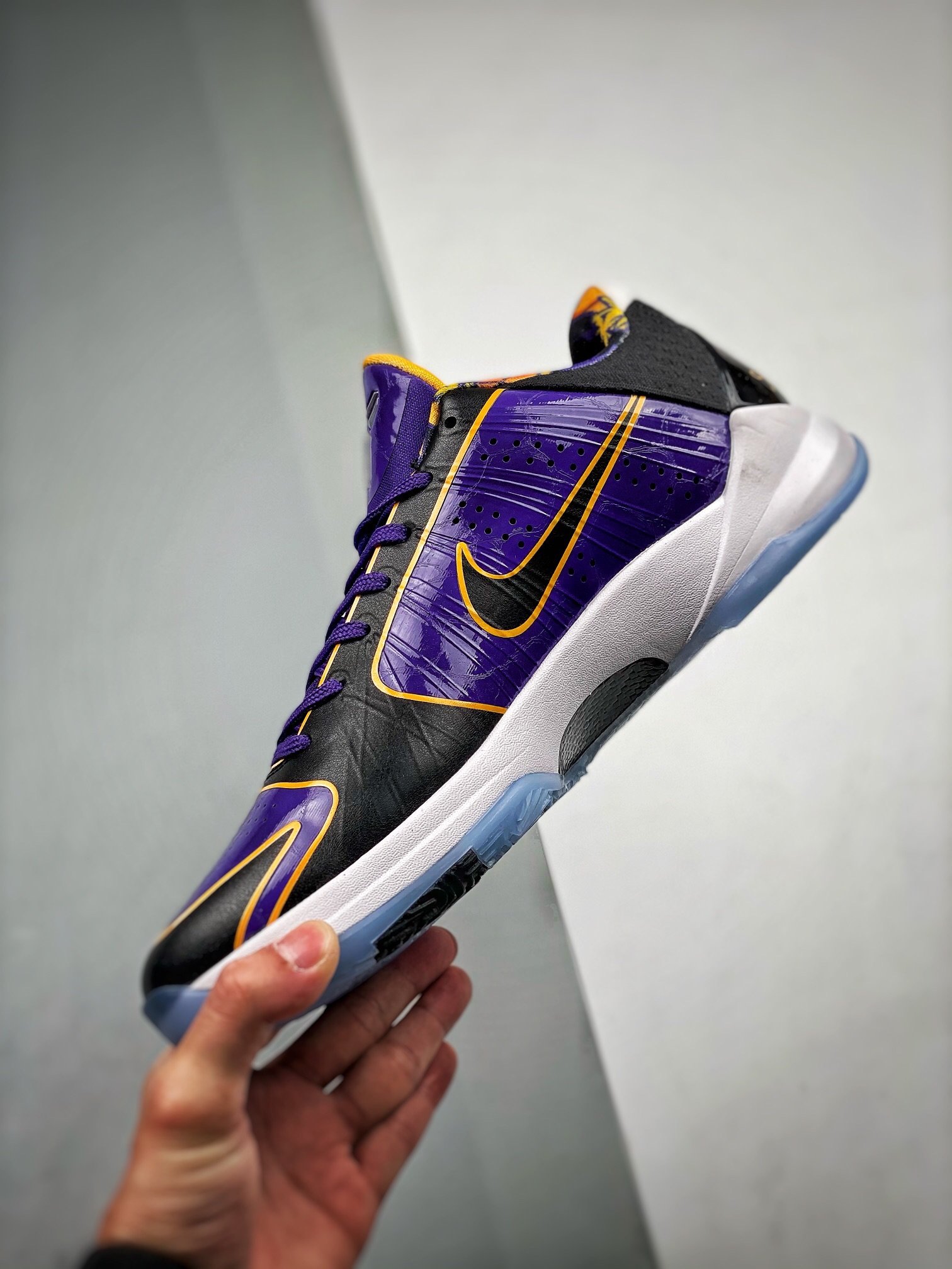 Кроссовки ZOOM KOBE 5 Protro Lakers S2 фото 6