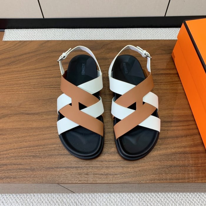 Сандалі жіночі