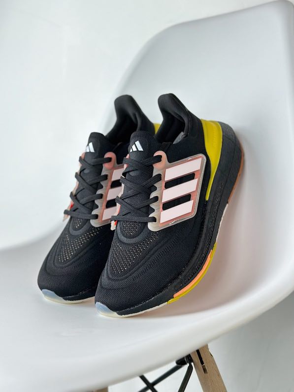 Кросівки Pure Boost 2023 Light Black Screaming Orange HQ8595 фото 9