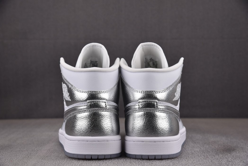 Sneakers WMNS Air Jordan 1 Mid SE Metallic Silver фото 5