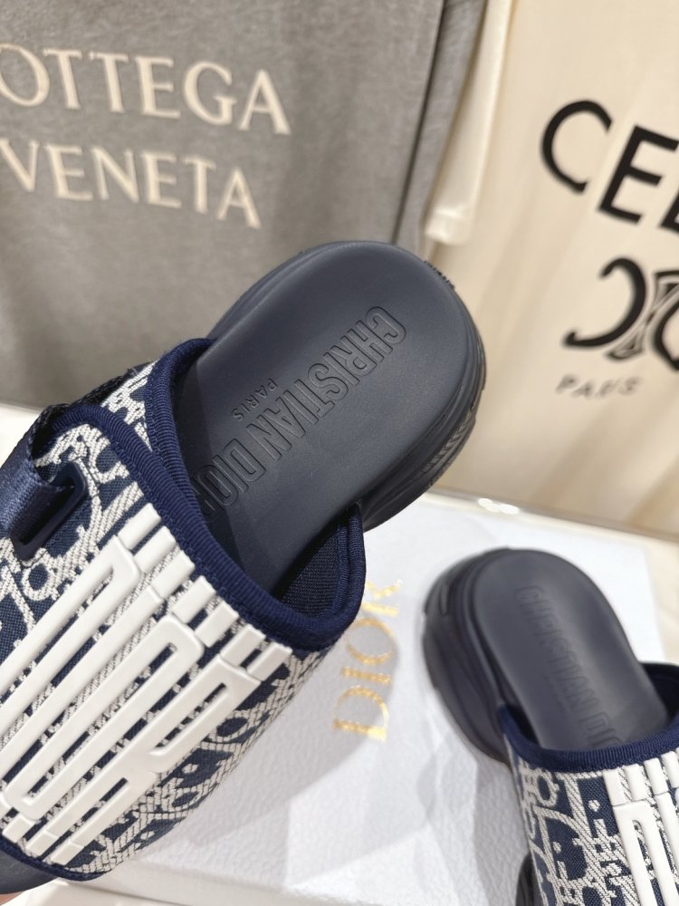 Шлепанцы женские фото 6