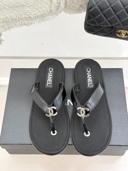 Шлепанцы фото 4