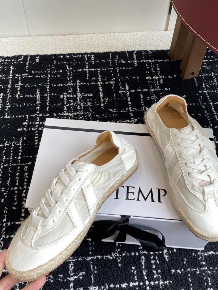 Кросівки жіночі фото 7