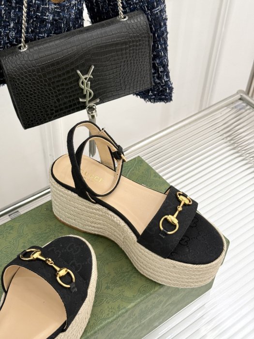 Босоножки фото 5