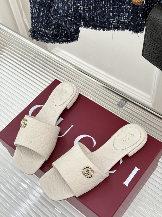 Шлепанцы фото 2