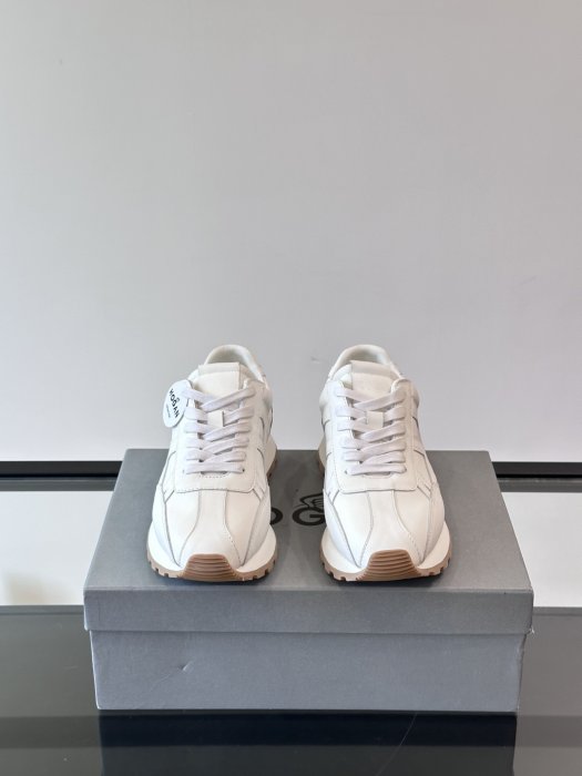Sneakers фото 2