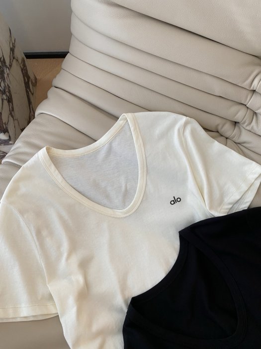 Футболка жіноча фото 3