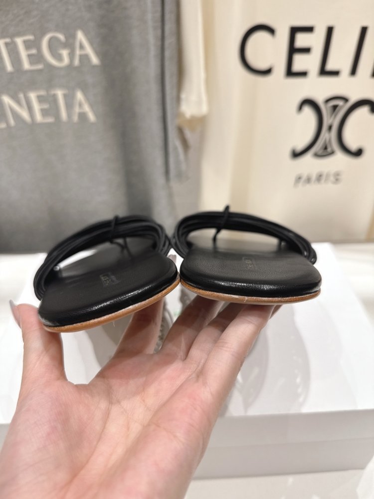 Шлепанцы женские фото 8