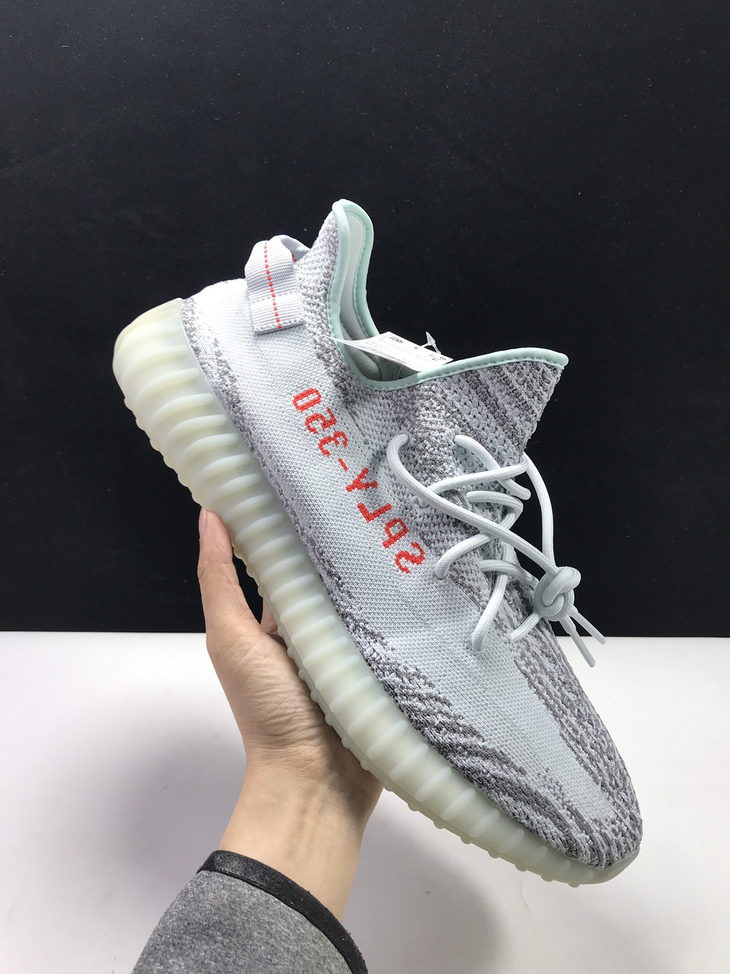 Yeezy boosts store 350 v2