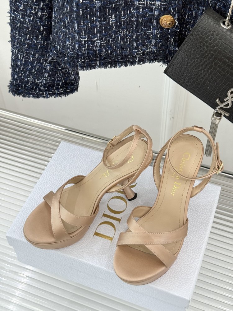 Босоножки фото 2