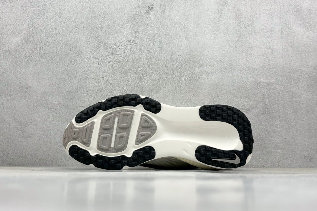 Кроссовки Zoom VOMERO 18 фото 4