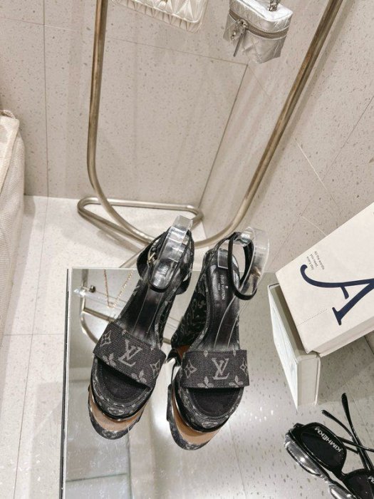 Sandals фото 9