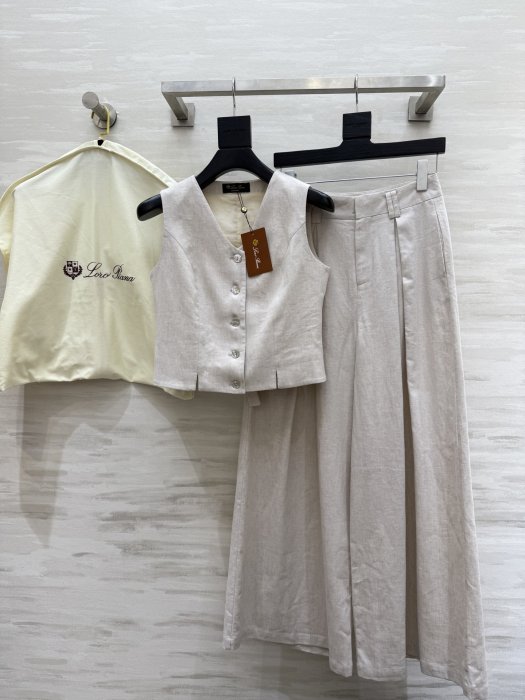 Костюм женский