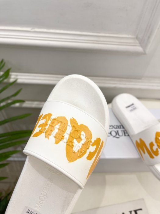 Шльопанці жіночі фото 6