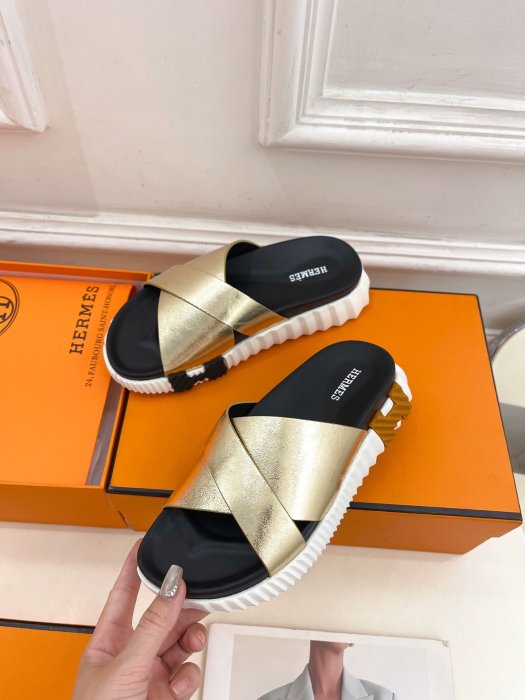 Шлепанцы женские фото 4