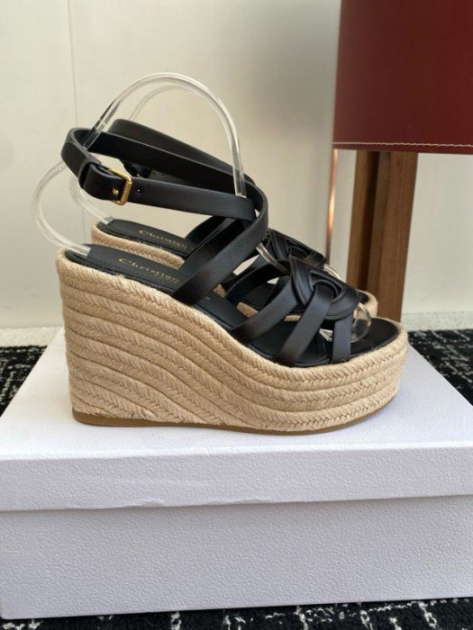 Sandals on platform фото 9