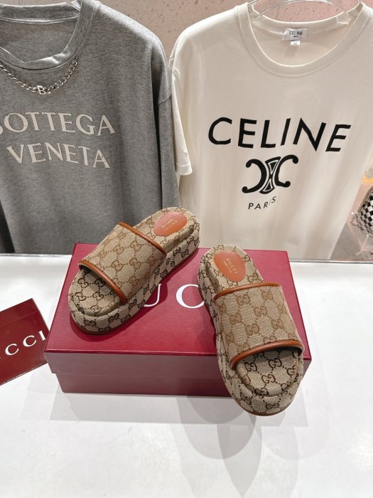 Шлепанцы фото 2