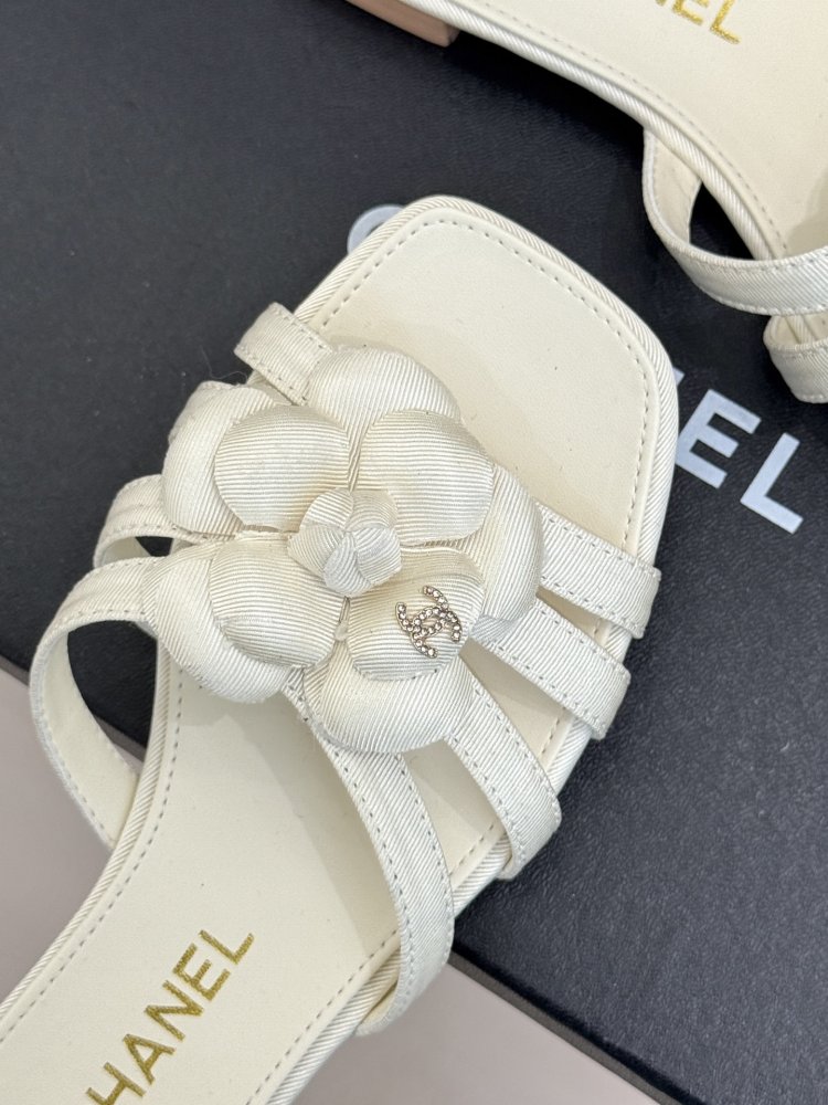 Шльопанці жіночі фото 7