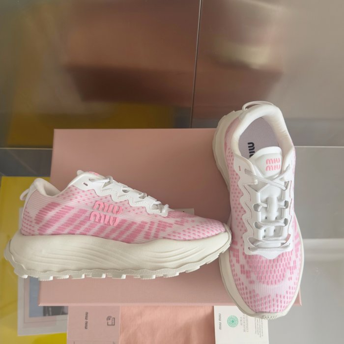 Кросівки фото 2