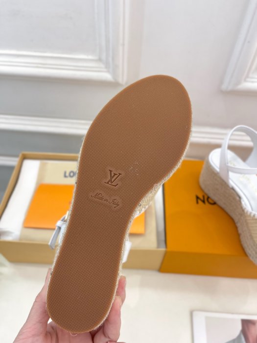 Босоножки фото 9