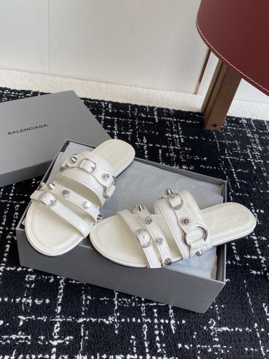 Шлепанцы женские фото 3