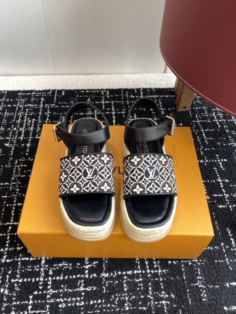 Сандалии женские