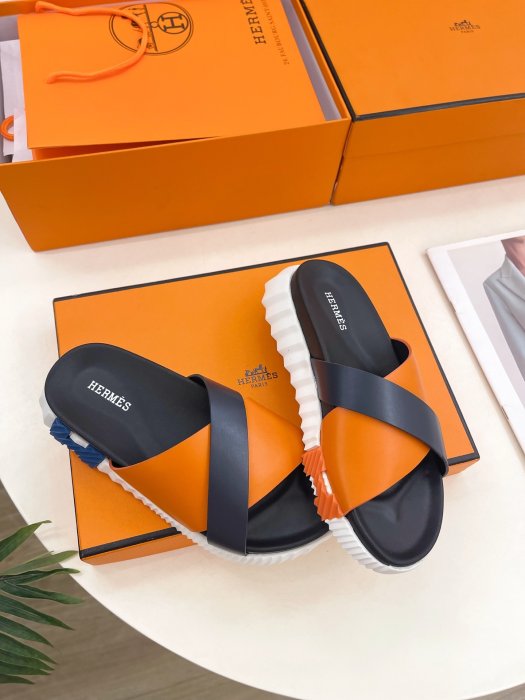 Шлепанцы женские фото 3