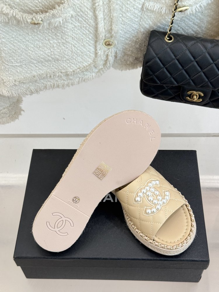 Шлепанцы женские фото 9