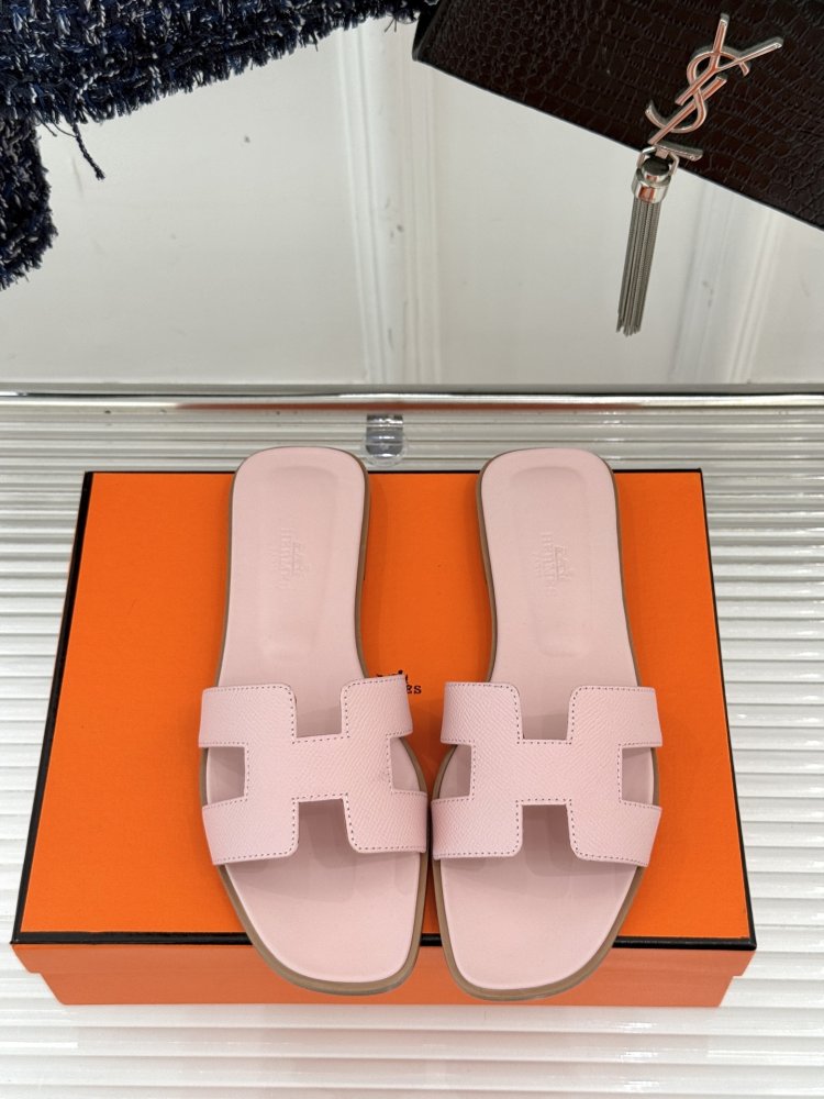 Шлепанцы женские фото 4