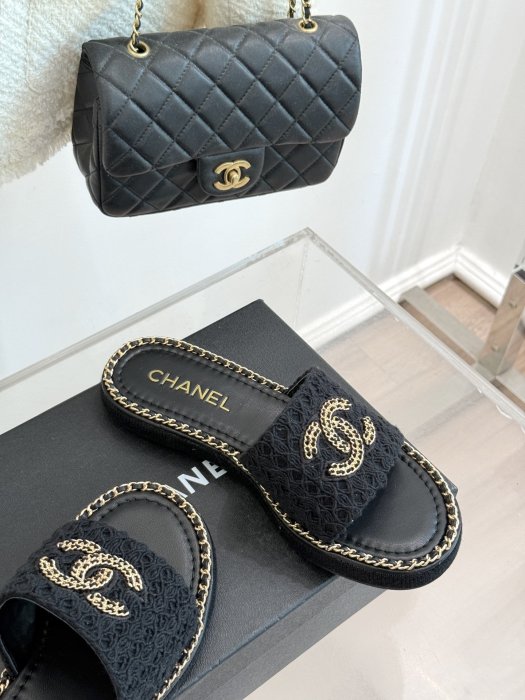 Шлепанцы женские фото 5