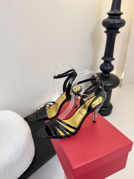 Босоножки фото 5