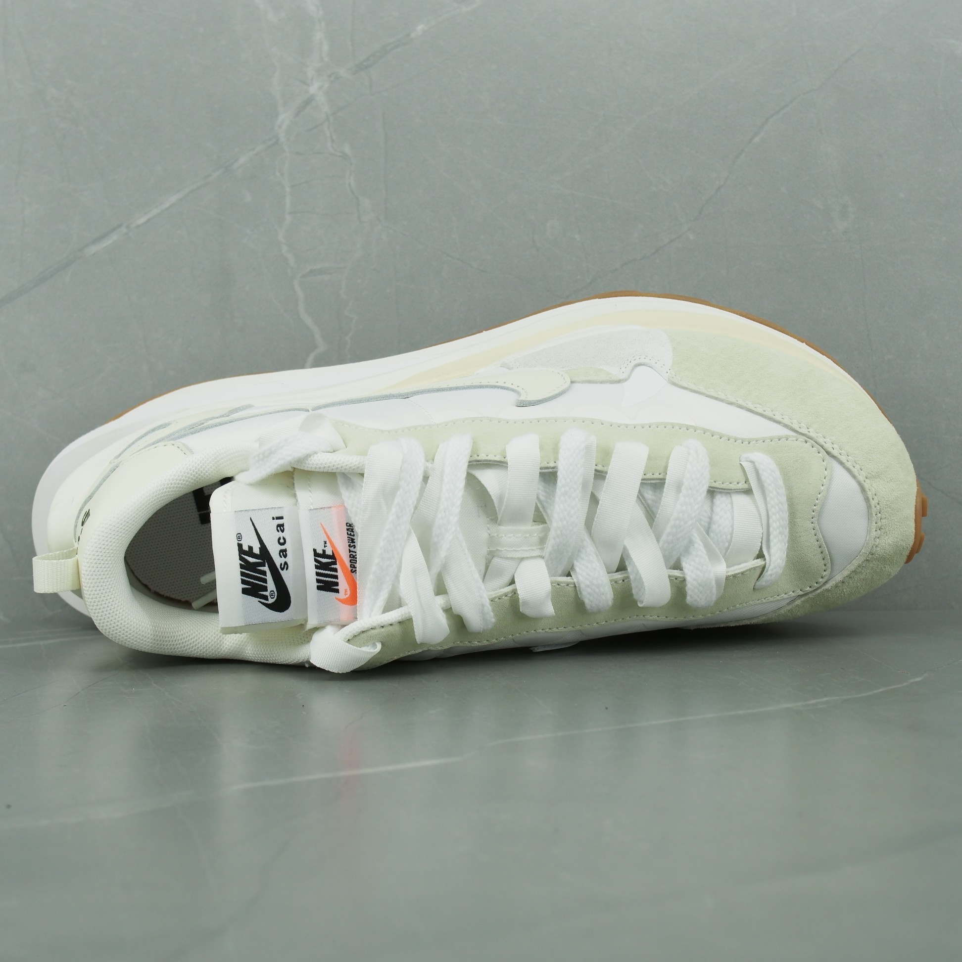 Sneakers Sacai White and Gum фото 3