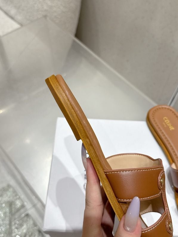 Шлепанцы женские фото 8