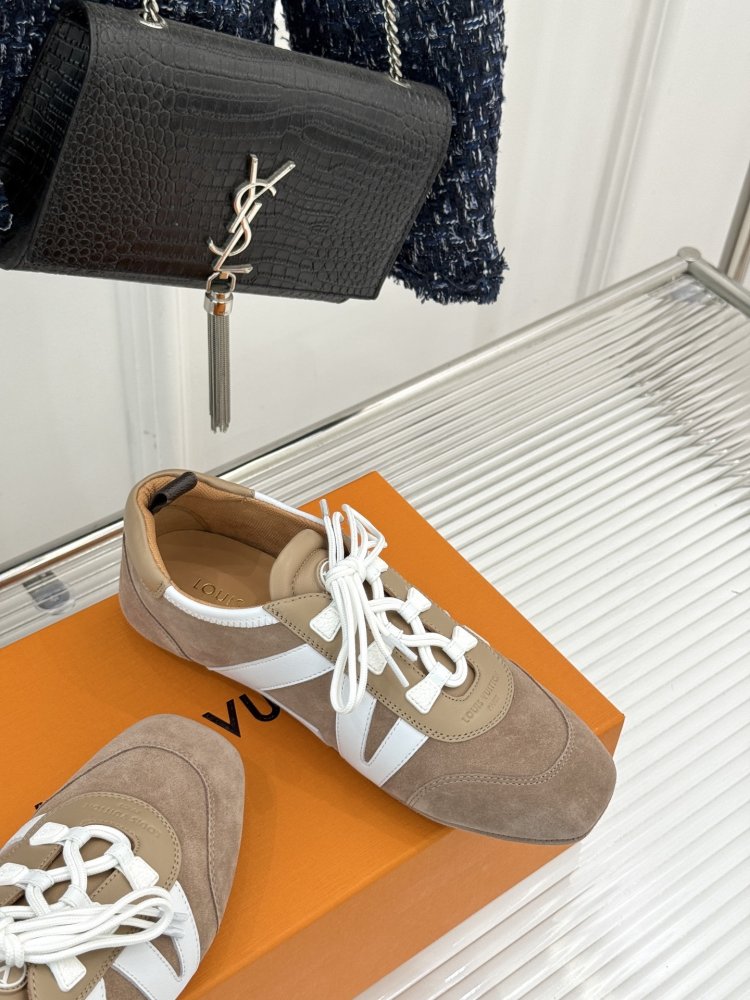 Кроссовки женские фото 5