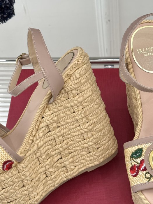 Босоножки фото 6