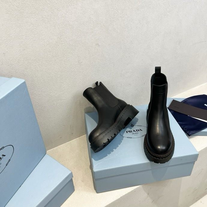 Черевики жіночі