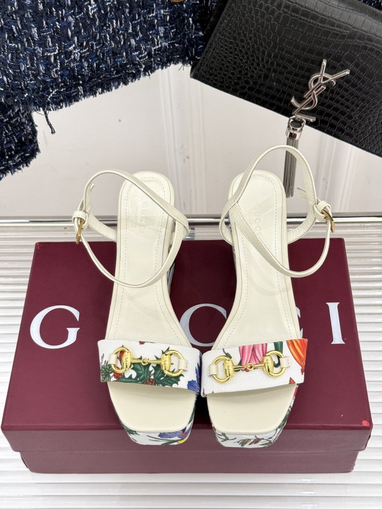 Босоножки фото 4