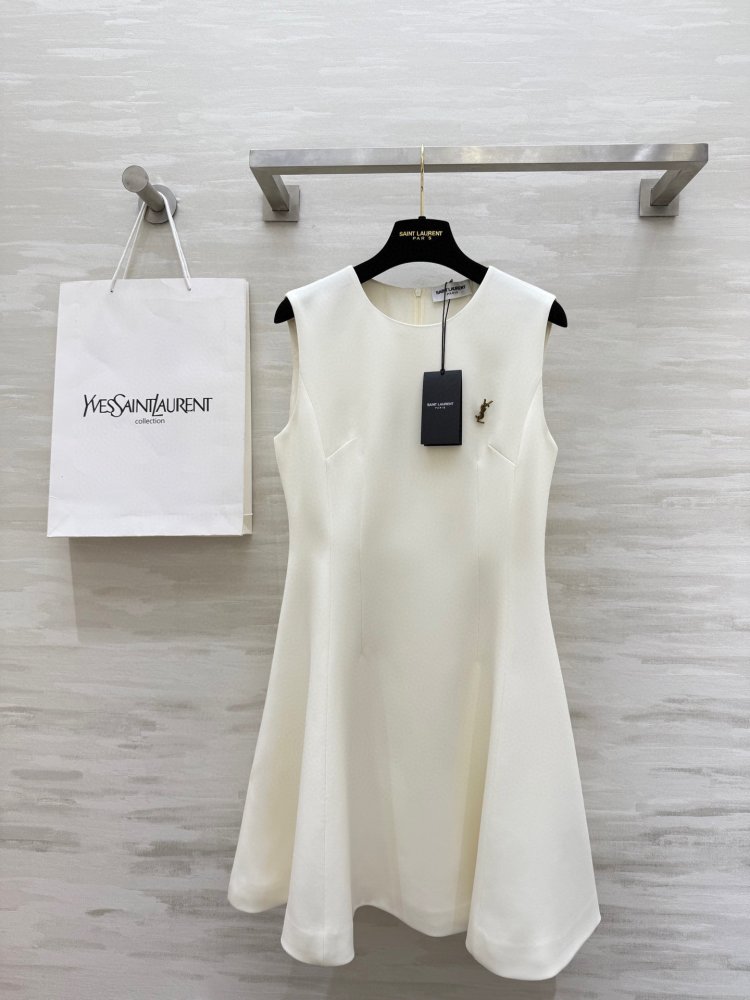 Плаття, Сукня з приталеним ліфом в стилі Хепберн