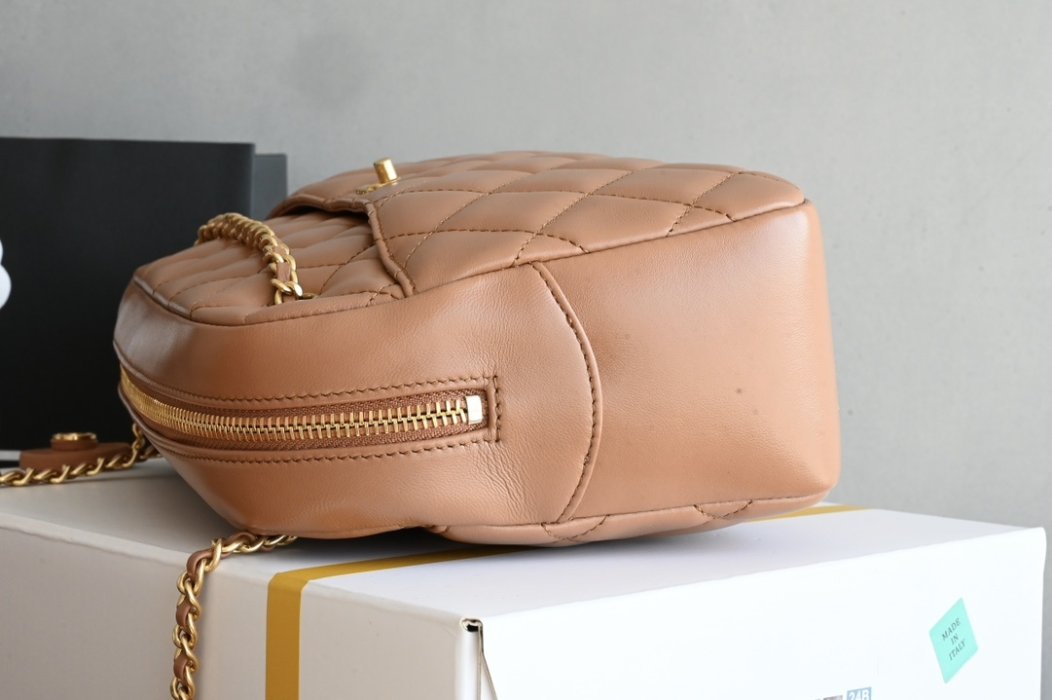 Бежевая кожаная сумка через плечо Chanel Matelasse фото 4