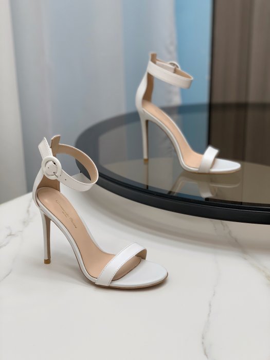 Босоножки фото 7