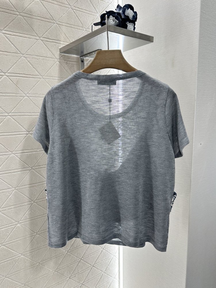 T-shirt women's фото 2