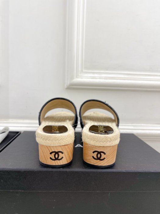 Шлепанцы женские фото 8