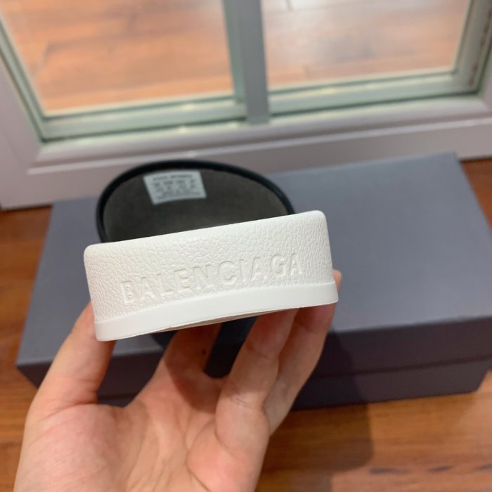 Шлепанцы фото 9