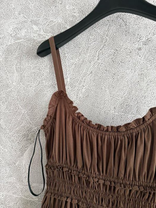 Dress colors mocha-mousse, плиссированное фото 4