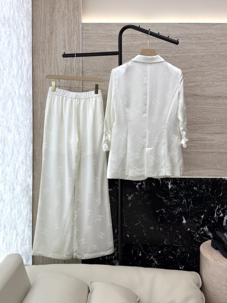 Костюм жіночий фото 2