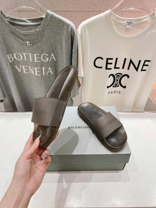 Шлепанцы фото 3