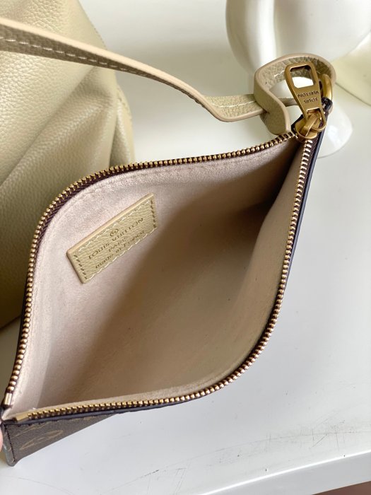 Сумка женская Low Key Hobo 47 см фото 8