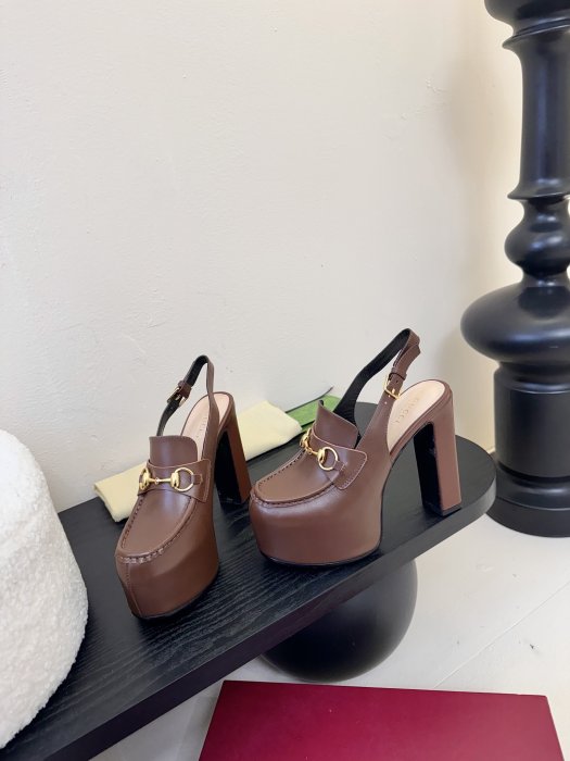 Босоножки фото 3