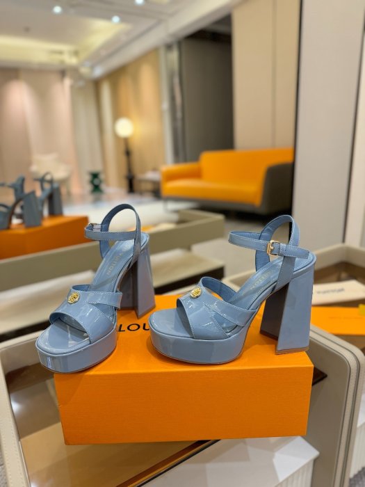 Босоножки фото 6